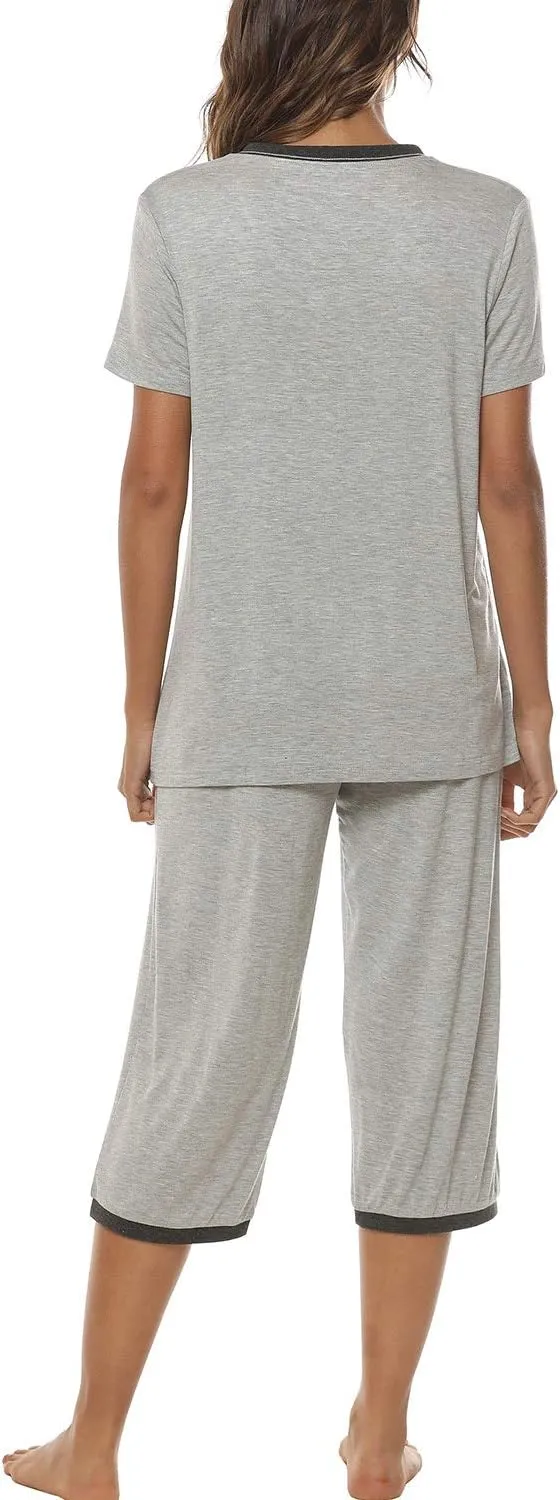 JINSHI Women's Pajamas Set Short Sleeve Top and Capri Pants Lightweight Sleepwear Comfy Pjs Lounge Set with Pockets