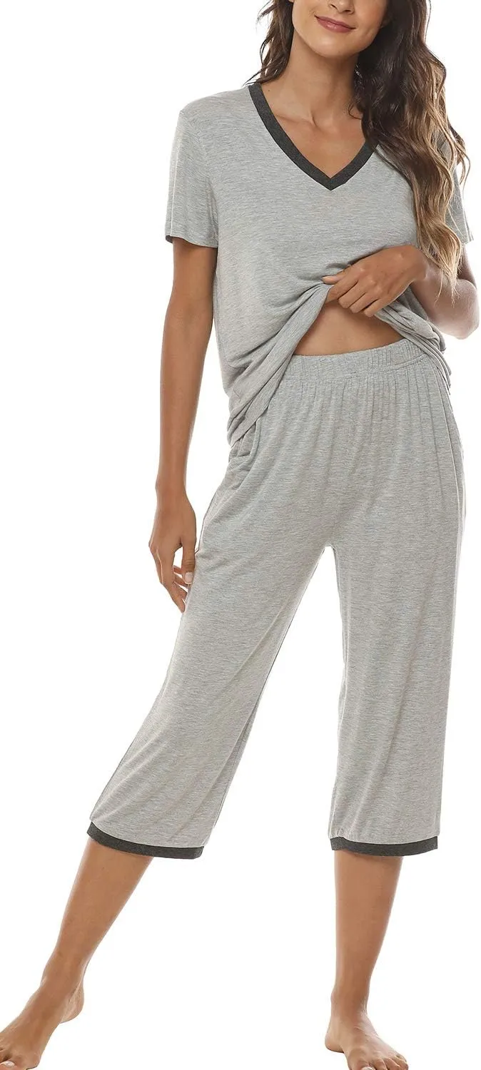 JINSHI Women's Pajamas Set Short Sleeve Top and Capri Pants Lightweight Sleepwear Comfy Pjs Lounge Set with Pockets